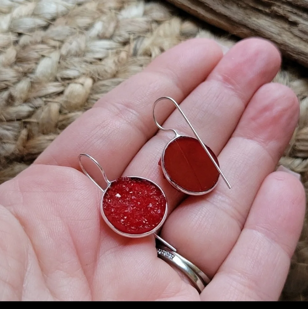 Red glass druzy stone wire drop earrings, silver tone - Picture 4 of 4